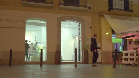 Picassos-Geburtshaus-Auf-Der-Plaza-De-La-Merced-Bei-Nacht-In-Malaga,-Spanien