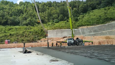 Concreting-work-by-construction-workers-at-the-construction-site