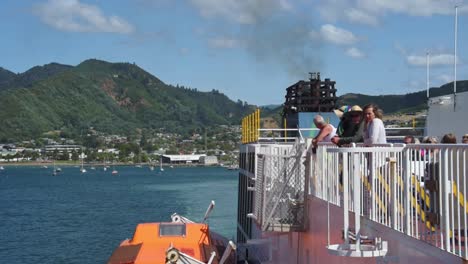 Ferry-leaving-from-Picton-to-Wellington