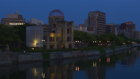 Cúpula-De-La-Bomba-Atómica-Vista-A-última-Hora-De-La-Tarde-Junto-Al-Río-Motoyasu