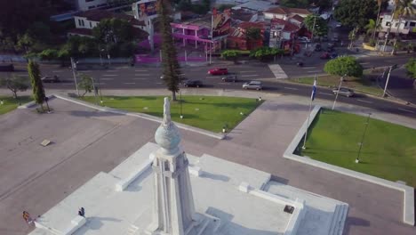 The-monument-of-the-Divine-Savior-of-The-World-in-the-heart-of-the-city-of-San-Salvador,-El-Salvador