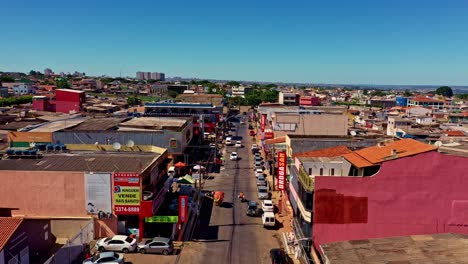 Flug-über-Die-Belebten-Straßen-Der-Favela-Sol-Nascente-In-Brasilien