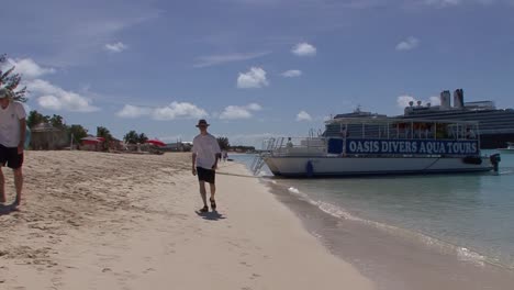 People-at-the-beach-in-Grand-Turk,-Turks-and-Caicos-Islands