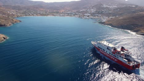 Car-ferry-heading-to-the-island-of-Ios