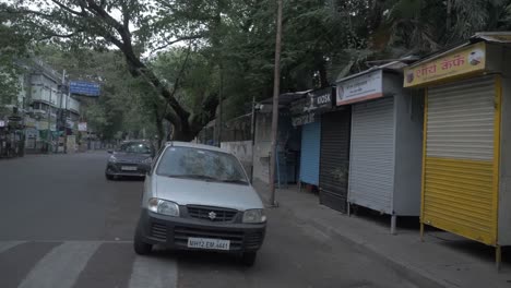 Während-Der-Ausgangssperre-Am-Wochenende-In-Der-Prabhat-Road-Schien-Das-Gesamte-Gebiet-Leer-Zu-Sein,-Da-Die-Straßenläden-Geschlossen-Waren-Und-Hauptsächlich-Von-Eingewanderten-Arbeitskräften-Aus-Verschiedenen-Bundesstaaten-Betrieben-Werden