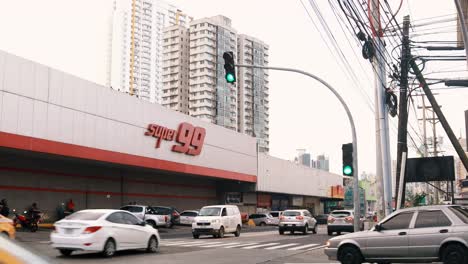 Semáforos-En-Una-Intersección-En-La-Ciudad-De-Panamá