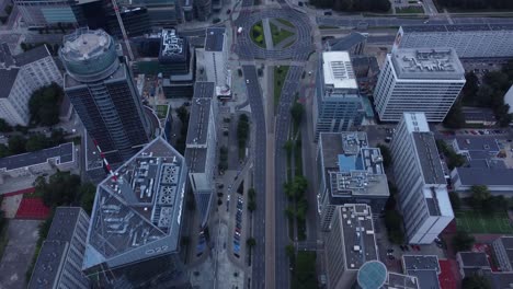 Un-Video-De-Dron-De-Rondo-Onz-En-Varsovia,-Centro-De-La-Ciudad-De-Polonia