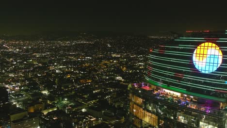 Toma-Aérea-Nocturna-Del-Hotel-Intercontinental-En-El-Centro-De-Los-ángeles-|-Logotipo-De-Pepsi