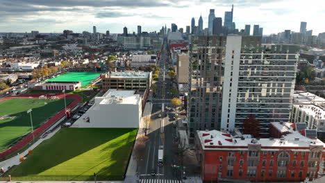 Temple-University-Track-Und-Campusgebäude