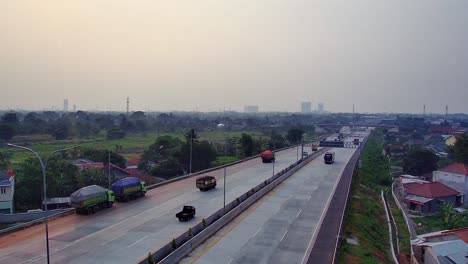 4-Km-Ruhiger-Autobahnverkehr,-Mautstraße