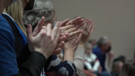 Basketball-fans-palm-and-scream