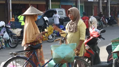 Transacciones-De-Vendedor-Y-Comprador-En-Los-Mercados-Tradicionales