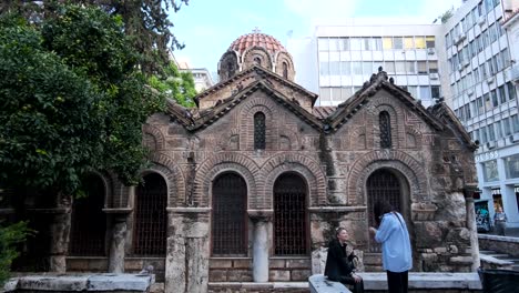 Kirche-Mariä-Himmelfahrt,-Die-Kirche-Panagia-Kapnikarea-Oder-Einfach-Kapnikarea-Ist-Eine-Griechisch-orthodoxe-Kirche-Und-Eine-Der-ältesten-Kirchen-In-Athen