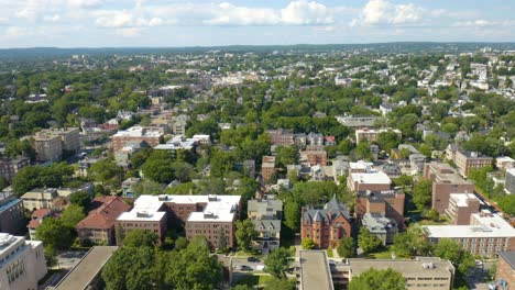 Universidad-De-Harvard,-Plano-De-Establecimiento-Cinematográfico-En-Verano