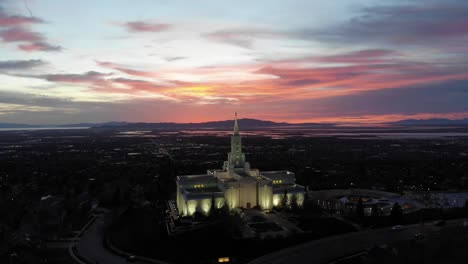 Drone-Vuela-Hacia-Adelante-Hacia-El-Templo-Lds-Al-Atardecer