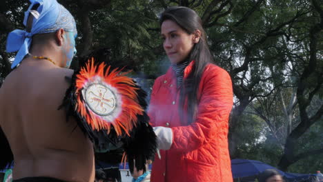 Aztec-shaman-practices-cleansing-ceremony-with-copal-resin-on-woman,-Mexico-City