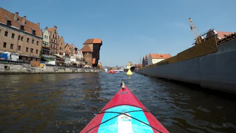 Casco-Antiguo-De-Gdańsk-Visto-Desde-Un-Kayak