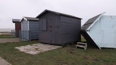 Strandhütte-Wurde-Von-Sturmflut-Umgeworfen