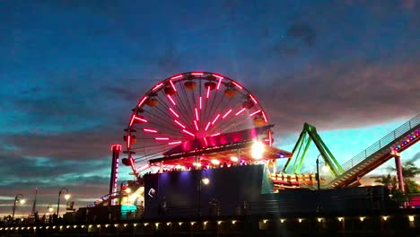 Stranger-Things-Temporada-3-Diseño-De-Iluminación-De-La-Rueda-De-La-Fortuna-Del-Condado-De-Harris-En-El-Evento-De-Estreno-De-Stranger-Things-3-Santa-Monica-Pier