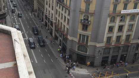 Many-Armored-Vehículos-Of-The-Mossos-D&#39;esquadra-Heading-Towards-The-Catalan-Protestors-On-Via-Laietana