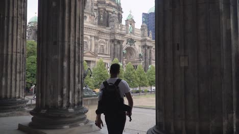 Tourist-Sight-Seeing-the-Beautiful-Reichstag-Building-in-Berlin,-Germany