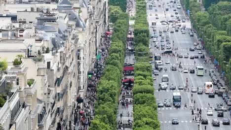 París---Julio-De-2014:-Vista-Aérea-Del-Tráfico-A-Lo-Largo-De-Los-Campos-Elíseos