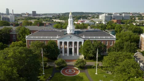 Disparo-De-Establecimiento-Aéreo-Por-Encima-De-La-Escuela-De-Negocios-De-Harvard-En-Boston,-Massachusetts