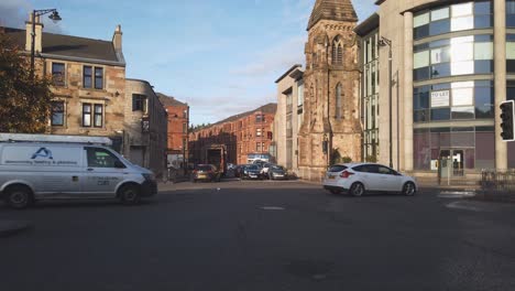 Timelapse-De-Una-Concurrida-Calle-Principal-En-Un-Pueblo-Urbano-Escocés