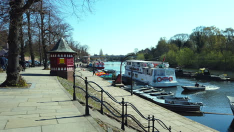 Chester-In-Cheshire,-Chester-River-Und-Boote!-Bootsfahrten