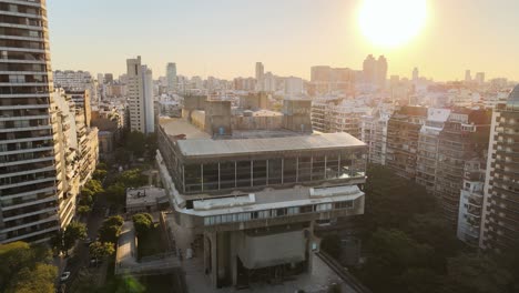 Plano-De-Establecimiento-Aéreo-Biblioteca-Nacional-Mariano-Moreno-En-Hora-Dorada-En-Buenos-Aires