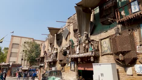 Old-street-in-Cairo-city,-Egypt.-Panning