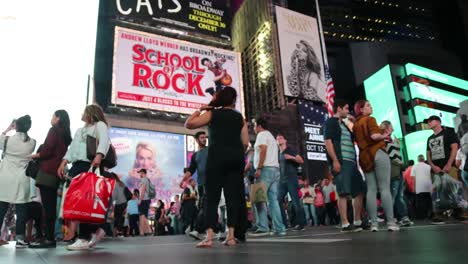 Busy-people-moving-fast-in-Times-Square,-timelapse