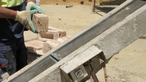 Bricklayer-Places-Bricks-On-Conveyor-Belt-Elevator,-CLOSE-UP