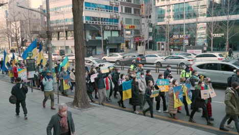 Ukrainians-of-Seoul-protest-march-towards-the-Russian-embassy-to-support-Ukraine