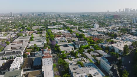 Imágenes-Aéreas-Sobre-Un-Barrio-Residencial-En-Los-ángeles,-California-En-Un-Día-Soleado