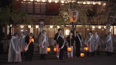 Vertreter-Von-Tagataisha-Nehmen-An-Hachiman-Matsuri-Teil