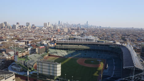 Vuelo-Aéreo-Sobre-Wrigley-Field,-Hogar-Del-Equipo-De-Béisbol-Chicago-Cubs-MLB