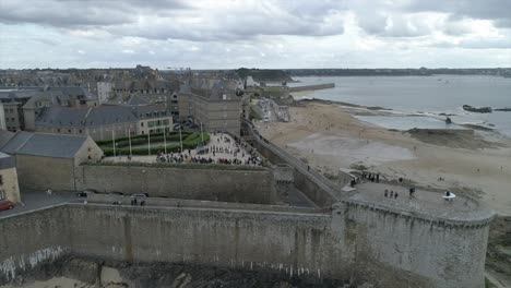 Celtic-concert-on-the-wall-of-Saint-Malo,-Bretagne,-France