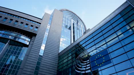 Timelapse-Del-Parlamento-Europeo-En-Bruselas,-Bélgica