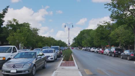 Zeitraffer-Des-Hauptboulevards-In-Merida,-Mexiko