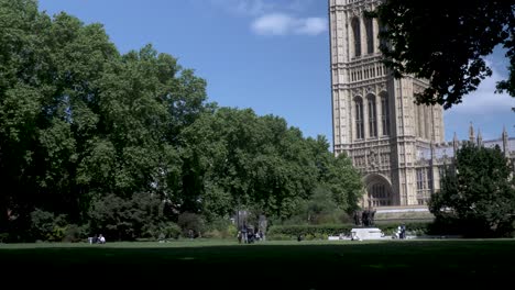 Victoria-Tower-Gardens-Mit-Turm-Des-Palace-Of-Westminster-Im-Hintergrund,-London