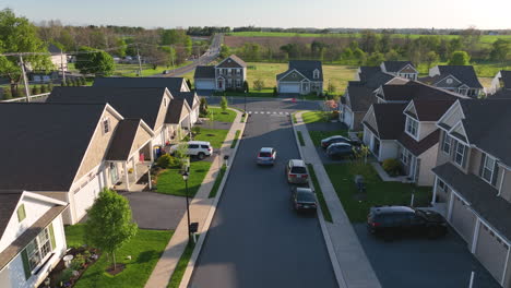 Honda-CRV-SUV-drives-through-American-neighborhood