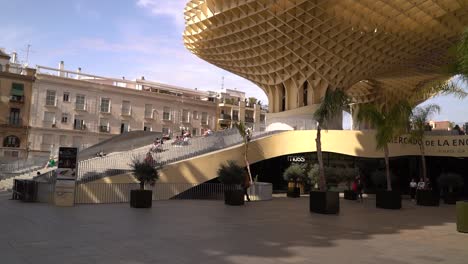 Slow-motion-tilt-up-over-Zetas-Metropol-Parasol-in-Seville,-Spain