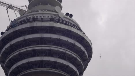 Basejumper-Springen-Vom-Menara-Tower-In-Kuala-Lumpur