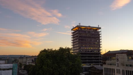 Weitwinkel-Zoom-Sonnenuntergang-Zeitraffer-Des-Neuen-Bauvorhabens-Im-Stadtzentrum-Von-Bristol