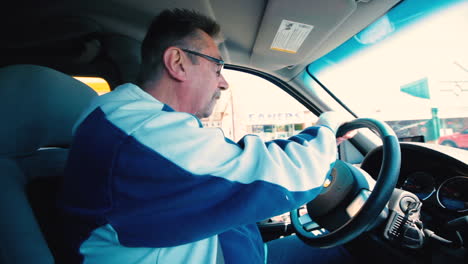 Older-man-driving-in-a-parking-lot