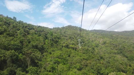 Blick-Auf-Den-Regenwald-Mit-Der-Seilbahn-Von-Cairns-Nach-Kuranda