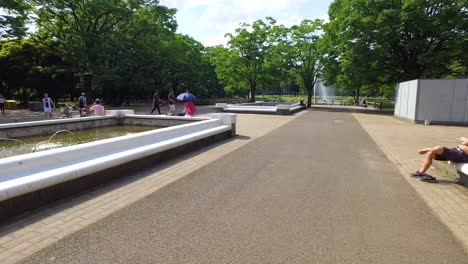 People-walking-in-Yoyogi-park