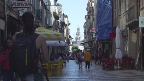 Calle-Cedofeita-Con-Torre-De-Clérigos-Al-Fondo