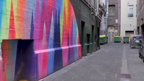 Touristen,-Die-Graffiti-kunstwerke-In-Der-Strumpfhose-Melbourne-Cbd-Besuchen